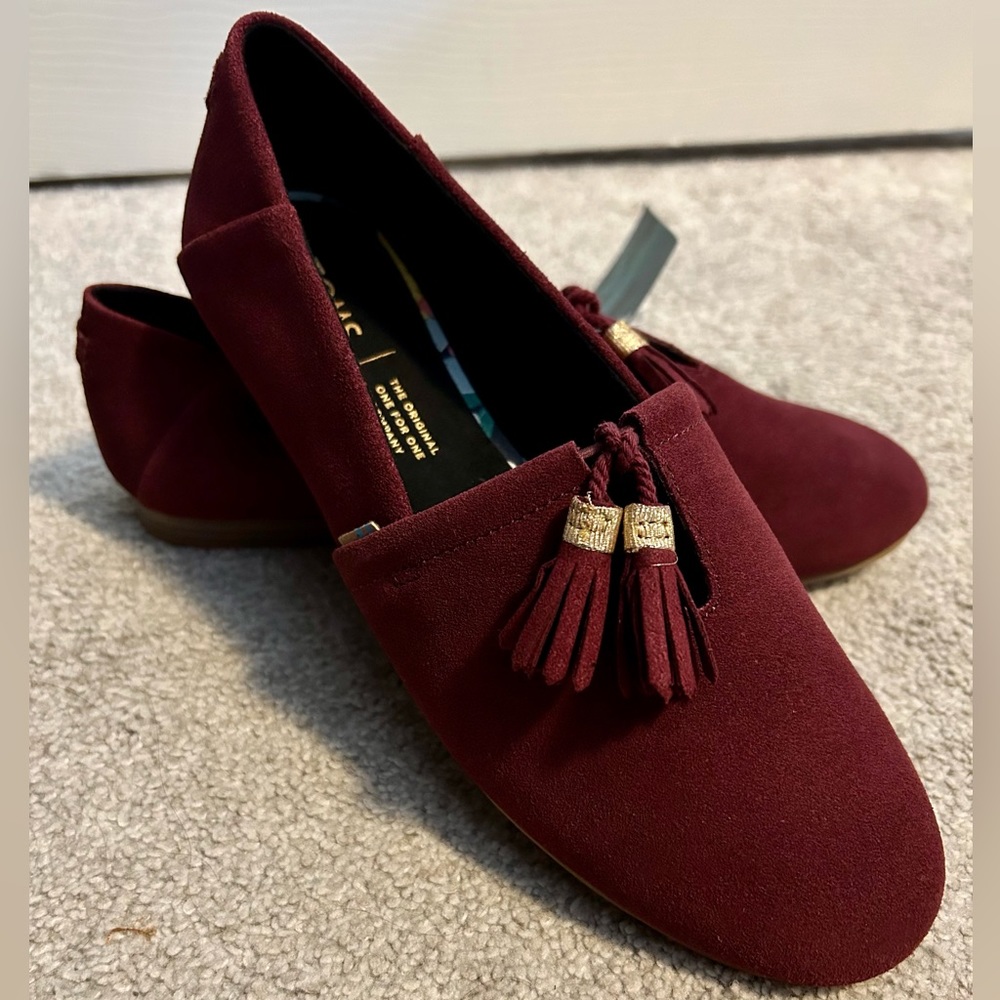 Size 7 TOMS flats (never been worn)